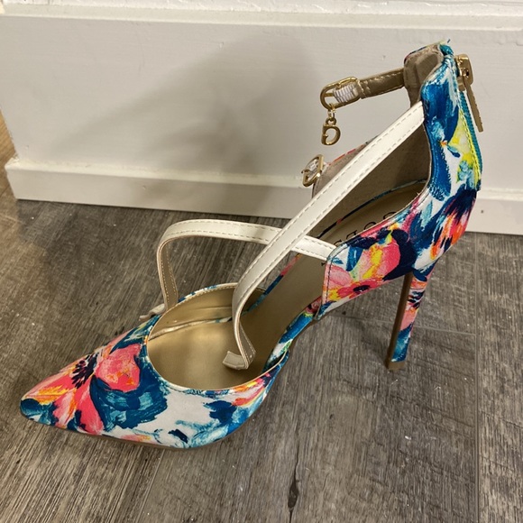 Guess flower heels. - Picture 2 of 3